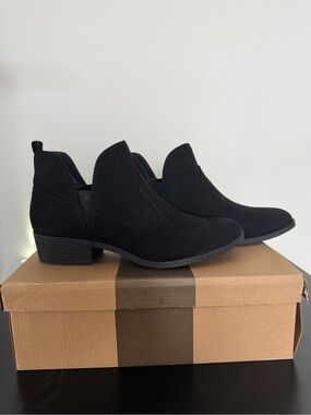 Lexi & Abbie black faux-suede low-profile booties
